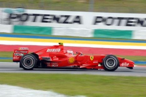 Kimi Raikkonen håber at kunne overhale McLaren bilerne denne gang